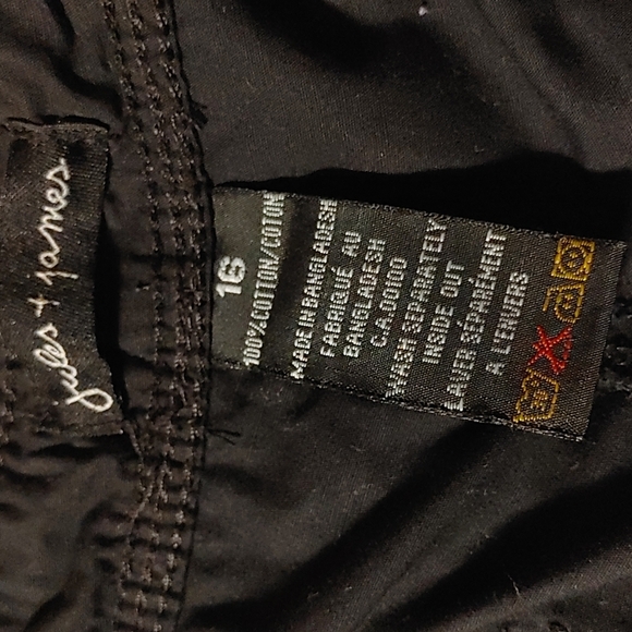 Women's Jules & James Black Cargo Shorts - Picture 6 of 6